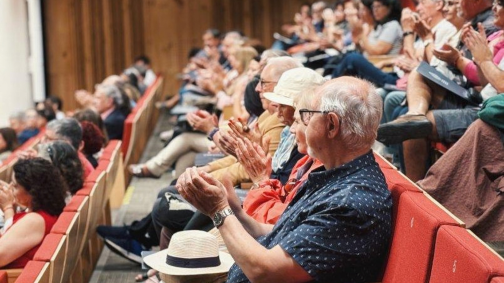 Personas mayores vuelven a las aulas universitarias Una iniciativa intergeneracional permitirá que 20 personas mayores participen durante ocho semanas en clases universitarias en La Serena.