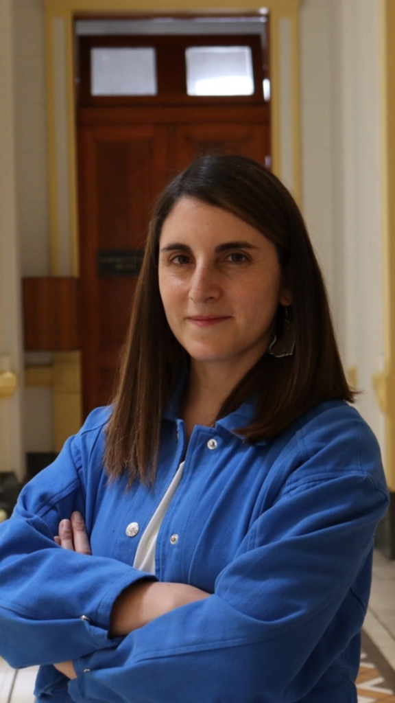 Carla Hermann se convierte en la primera científica chilena en recibir un premio internacional de tecnologías cuánticas