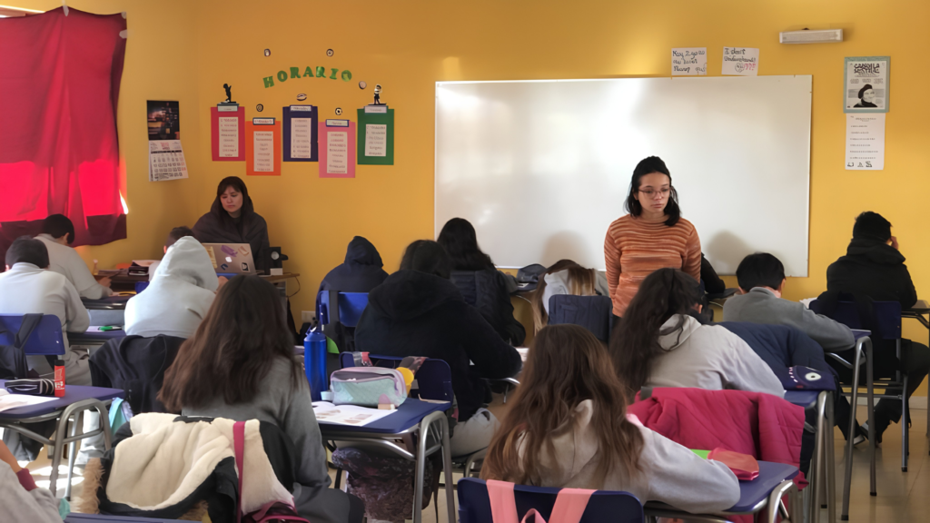 Cerca de 200 estudiantes de Vicuña y Paihuano practicaron inglés con juegos, canciones y cuentos