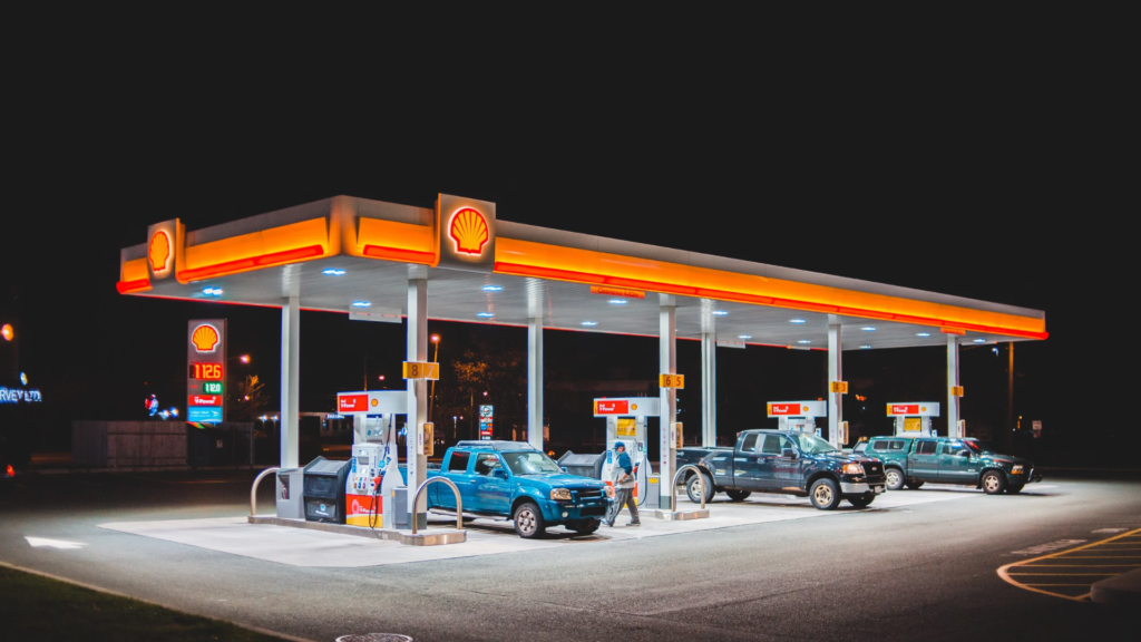 Nueva alza de combustibles presiona el presupuesto de las familias y los costos del transporte en Chile