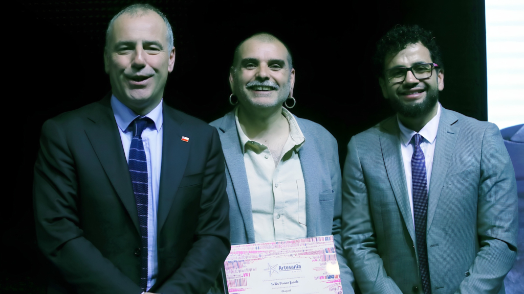 Orfebre de La Serena recibe el Sello de Excelencia a la Artesanía 2026 por una creación inspirada en la flora chilena